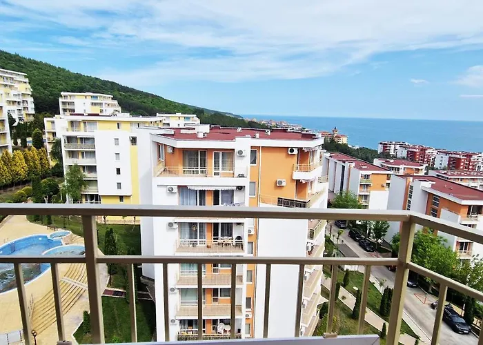 Imperial Sea View Апартаменты *